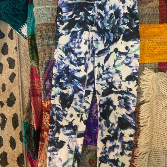 Fabletics xs two piece set. Worn only once for a photo shoot - Picture 3 of 3